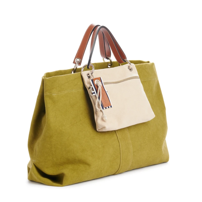 grand sac modulable en coton olive, pour le week-end, avec des anses en cuir naturel et sa pochette en coton grege