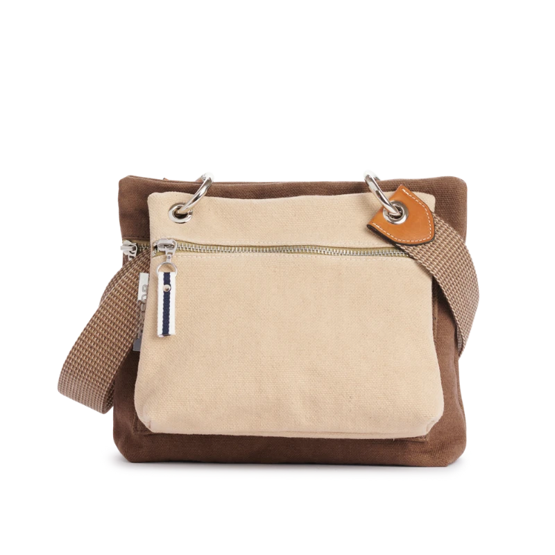 pochette yole en coton grege accrochee à un equipier terre et sa sangle coton