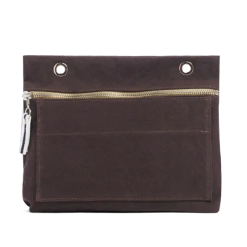 Grande pochette modulable en coton chocolat avec une poche devant