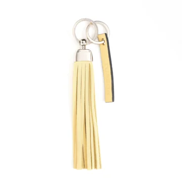 porte-clés pompon en cuir vanille