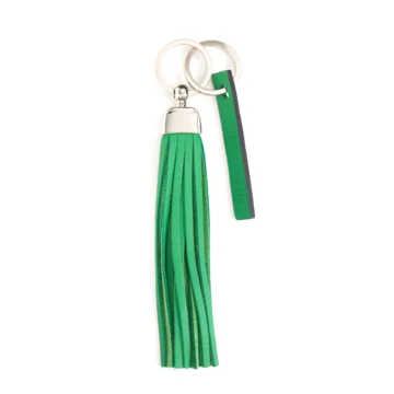 porte-clés pompon en cuir vert prairie